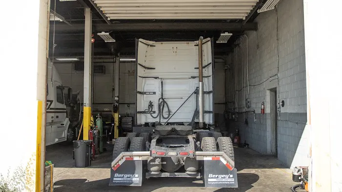 Mr. Truck & Trailer Repairs 5