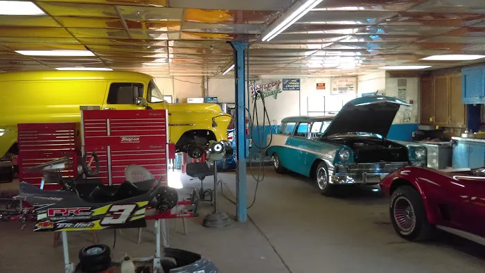 Phillips' Garage 0