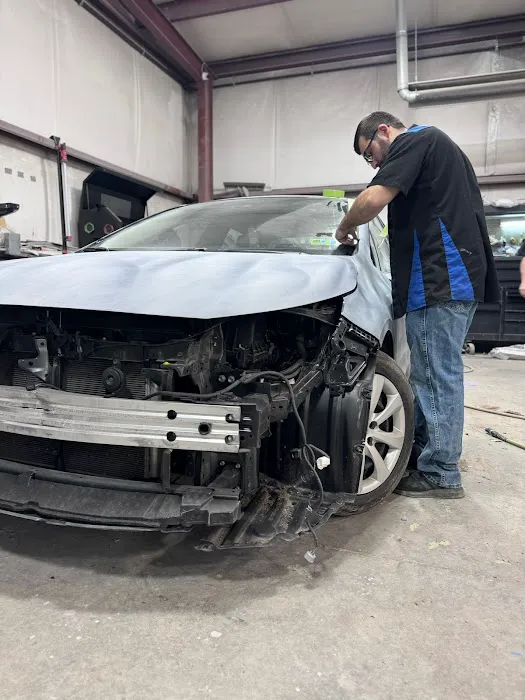 Hitt's Garage & Body Shop LLC 4