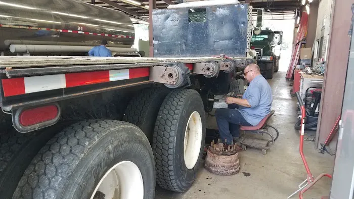 E & R Trailer Sales & Service, Inc. 3