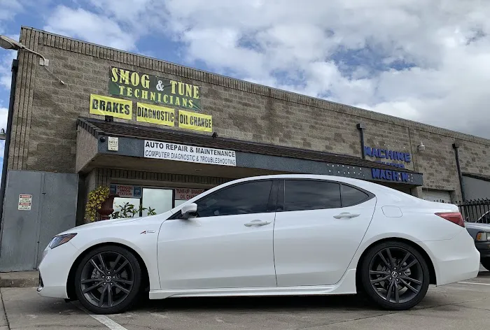 Smog & Tune Technicians 2