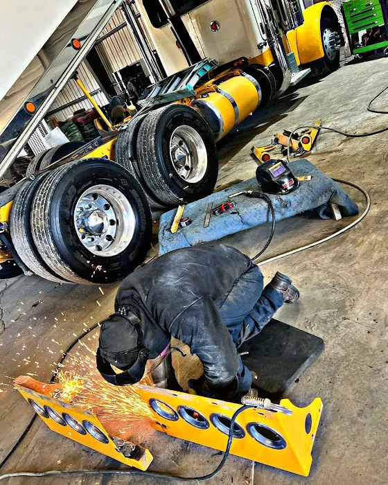 Izzys Kustoms Truck and Trailer Repair 4