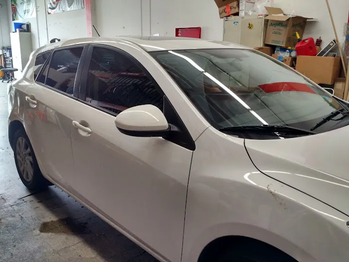 Low Cost Auto Glass 1