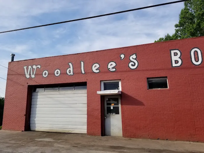 Woodlee's Garage & Body Shop 1