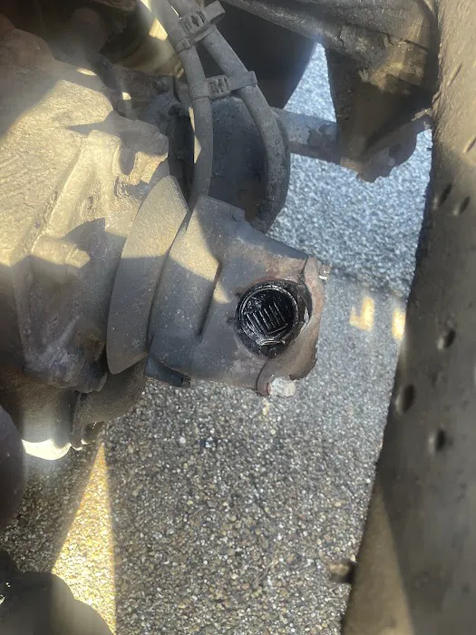 B&L Truck Repair 3