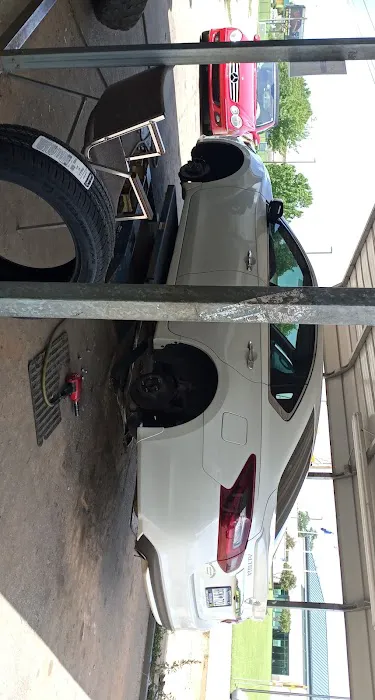 Leo's Tires 2
