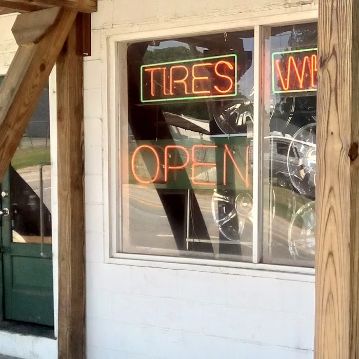 Harling’s Discount Tire Market 3