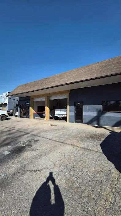 MECHANIC AND TIRE SHOP 1