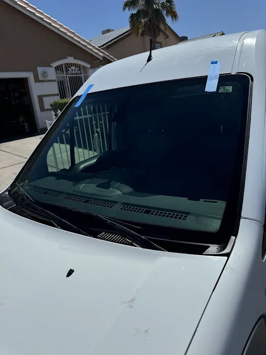Auto glass solution 0