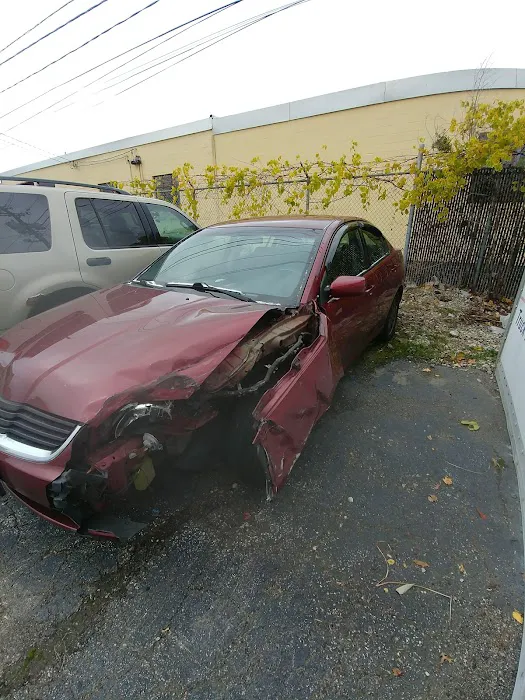 Earl's Collision Center & Auto Body Repair 3