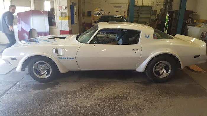 Earl's Collision Center & Auto Body Repair 6