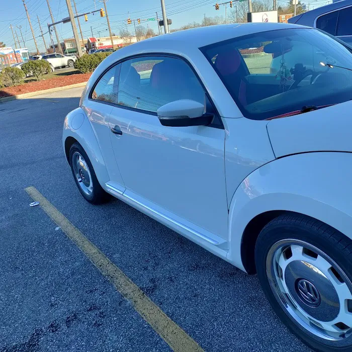 Earl's Collision Center & Auto Body Repair 4