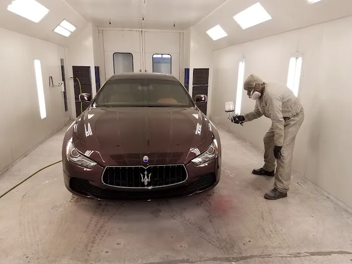Earl's Collision Center & Auto Body Repair 8