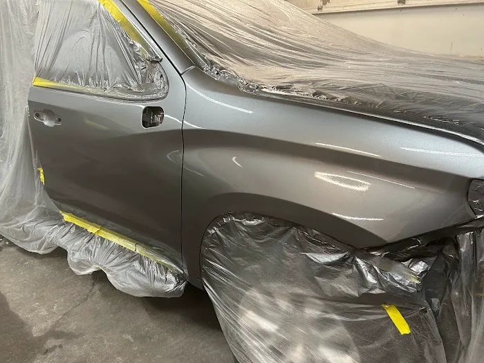D&E AUTO COLLISION 3