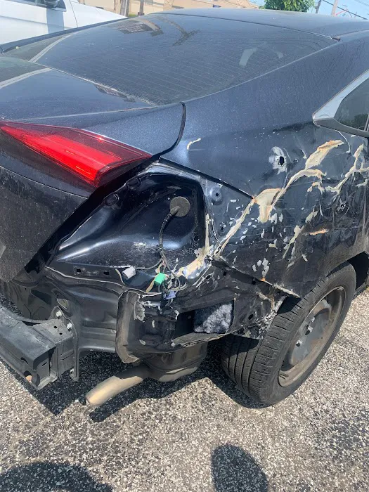 D&E AUTO COLLISION 2