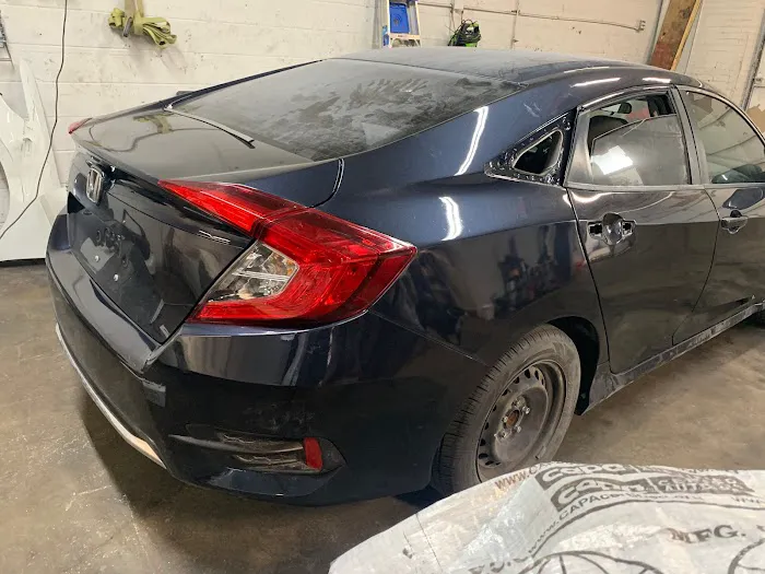 D&E AUTO COLLISION 1