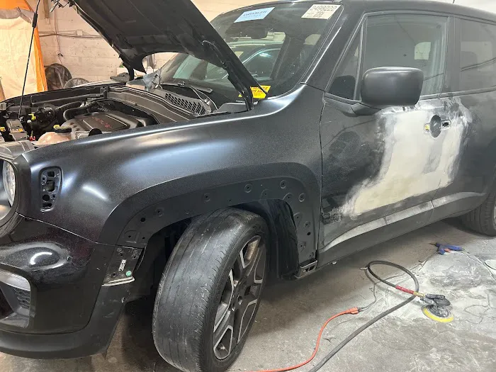 D&E AUTO COLLISION 7