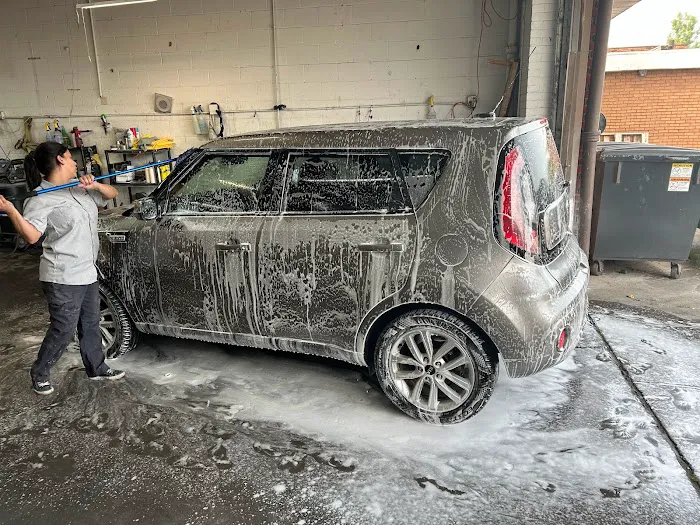 D&E AUTO COLLISION 9