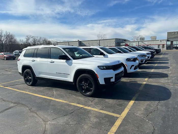 NewGen Chrysler Dodge Jeep Ram of Clinton Service Center 7