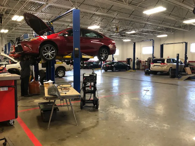 Serra Toyota Saginaw - Service 7