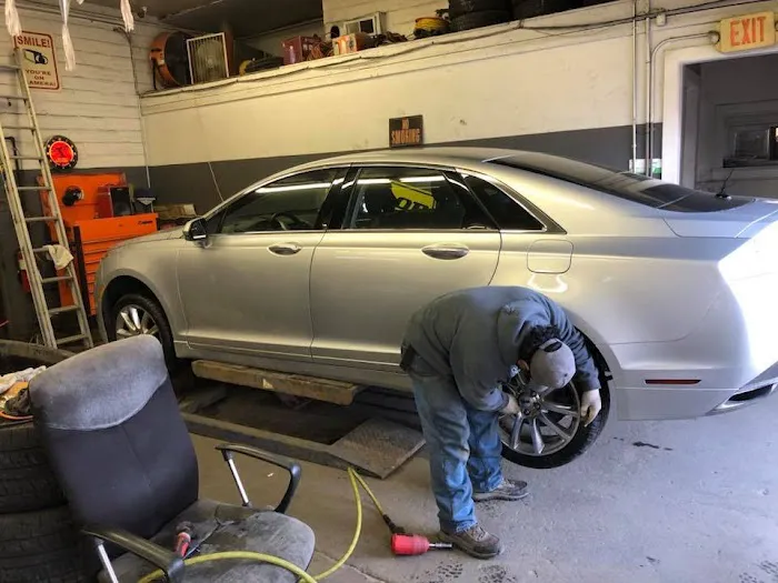 El Compis tires and services 5