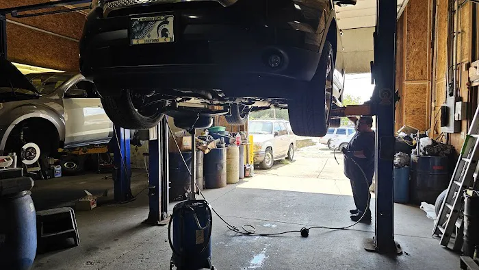 Boy's Garage 0