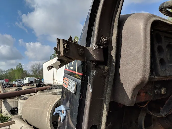 Central Avenue Truck Parts 0