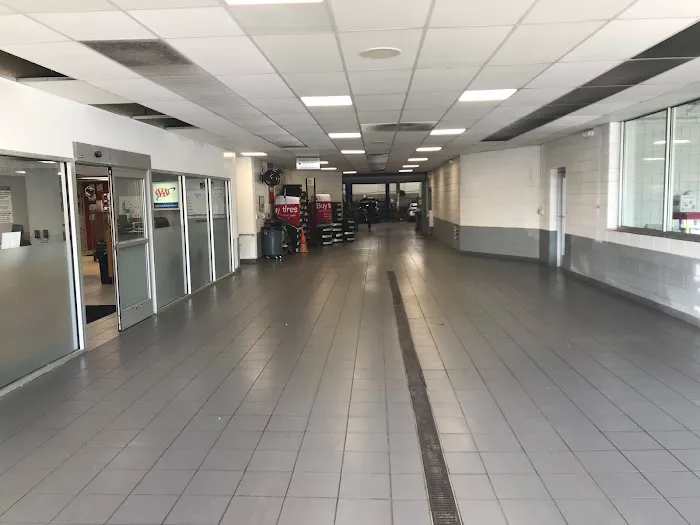 LaFontaine Hyundai Dearborn Service Center 4