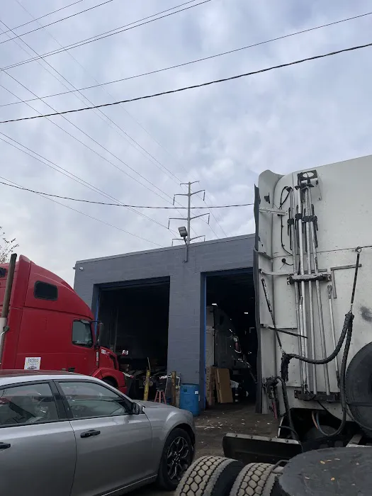 Detroit Truck & Trailer Service & Repair lnc 7