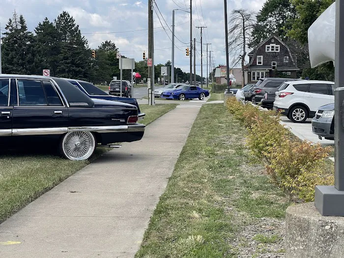 Royal Motor Auto Sales and Collision 6