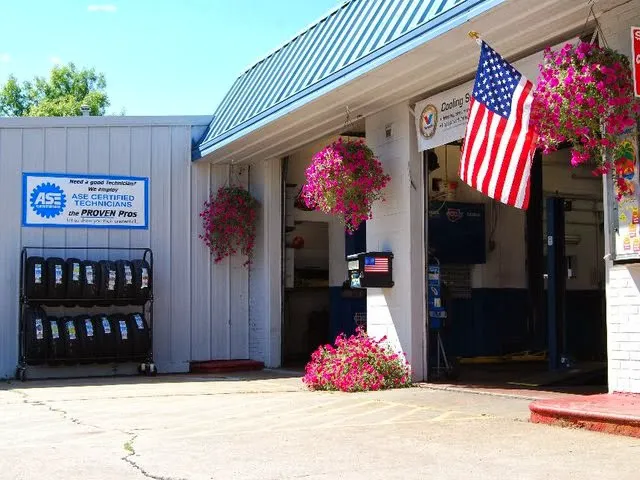 CW Auto Clinic 0