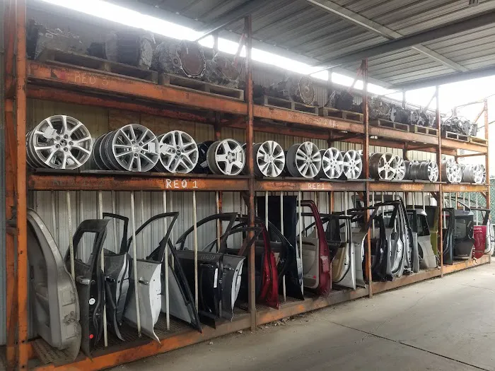 Fenix Parts Chicago (Previously Stafford's Auto Parts) 5