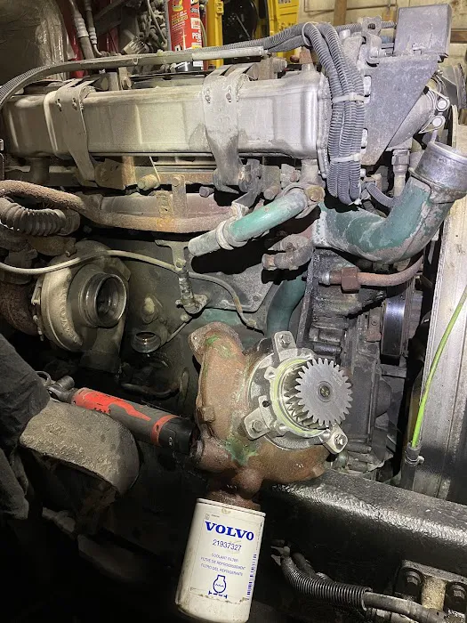 MANGRIS Truck & Trailer Repair Inc. / Roadside Assistance 4