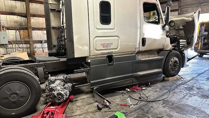 MANGRIS Truck & Trailer Repair Inc. / Roadside Assistance 2