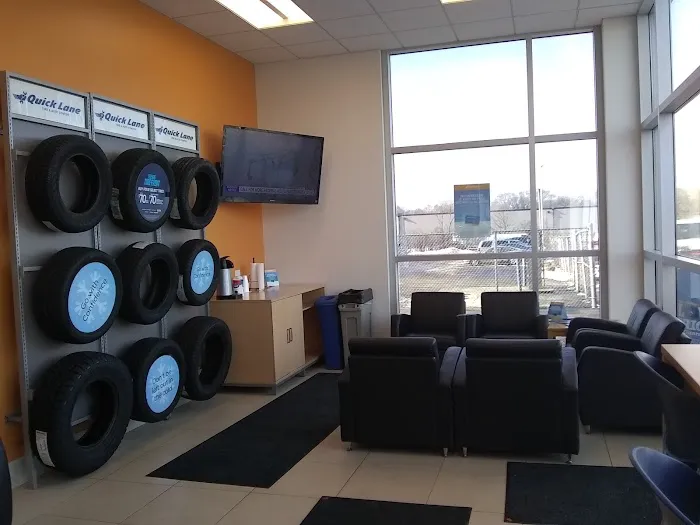Quick Lane at Hopkins Ford of Elgin 2