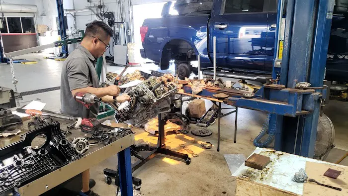 Hawk Nissan of St. Charles Service Center 3