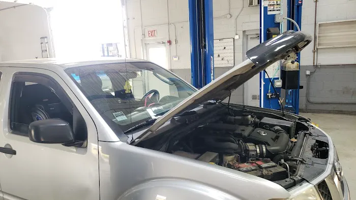 Hawk Nissan of St. Charles Service Center 5