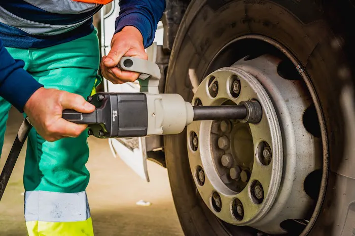 MM Mobile Truck Repair & Tires 5