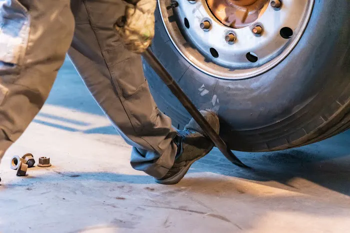 MM Mobile Truck Repair & Tires 1
