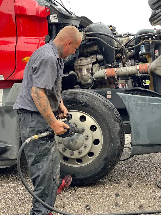 Getn It Done Right Mobile Truck & Trailer Repair 4
