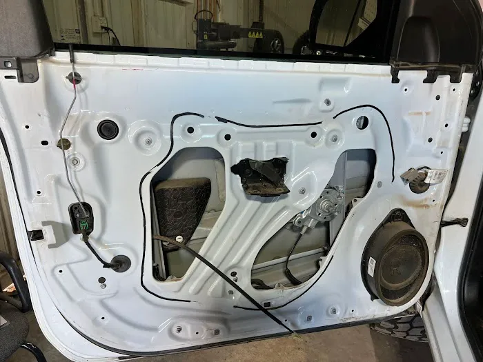 Brothers Auto Shop 2