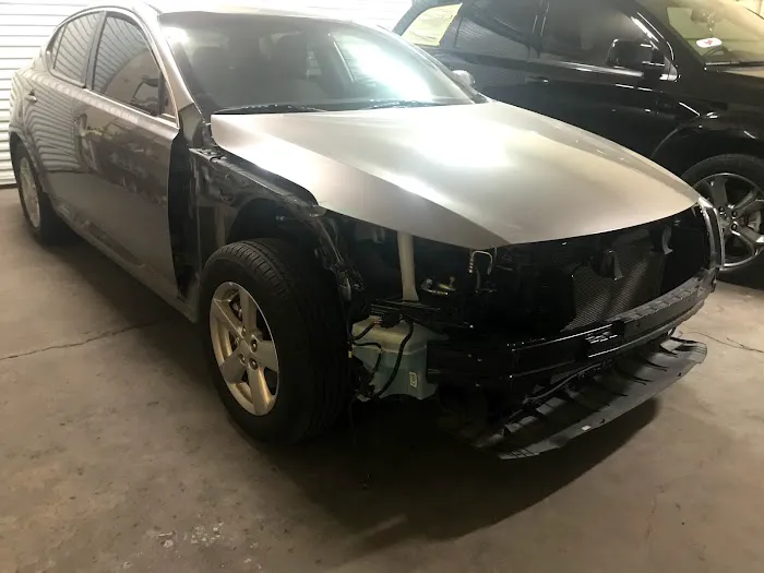Johnnys Auto Collision 4