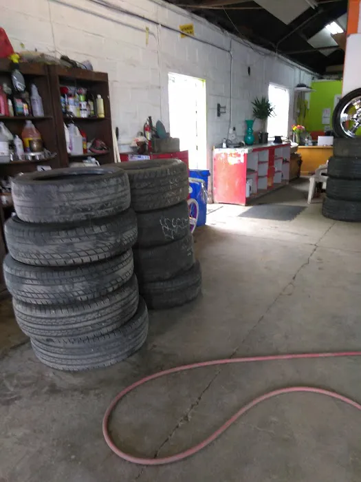 Los Primos Tires and Wheels 7