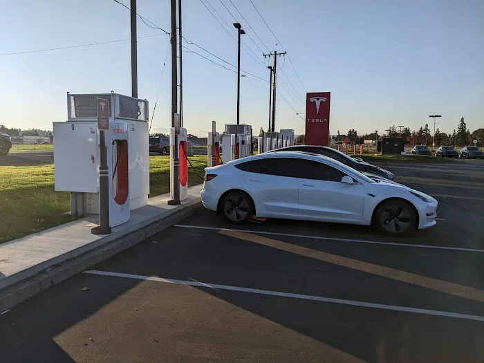 Tesla Center 3