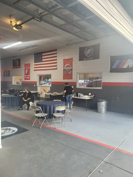 Mackin's Salem Auto Body 6