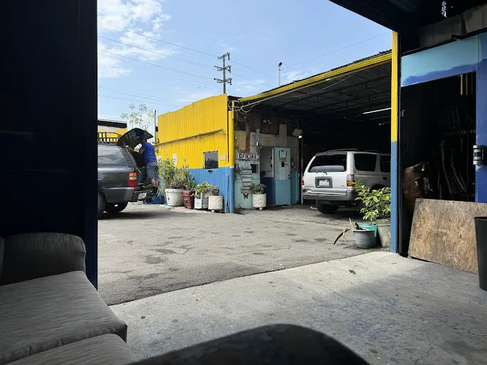 Wholesale Brother Auto Glass Inc. 6