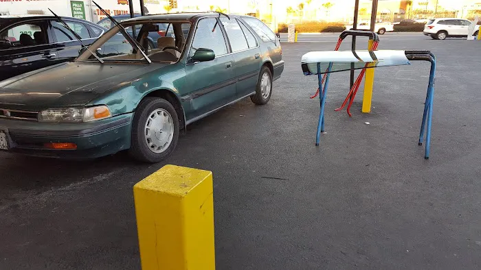 Mike's Auto Glass 3