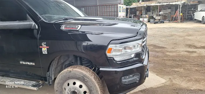 BODY SHOP EL GUATEMALA ENTRAR ADENTRO A LA IZQUIERDA PREGUNTAR POR EL GUATEMALA PORQ SOMOS DOS 3