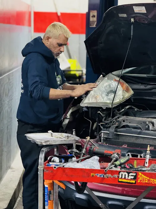 Mas Nuevo Auto repair 4