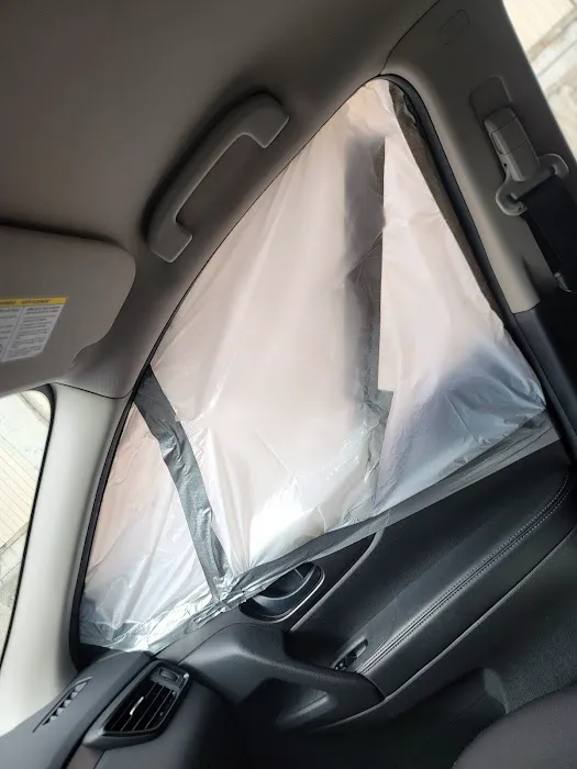 Manny's Auto Glass 4